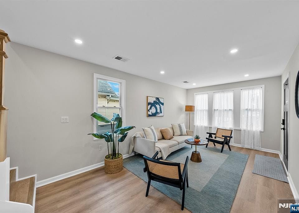 1st image of 484 Sylvan Street