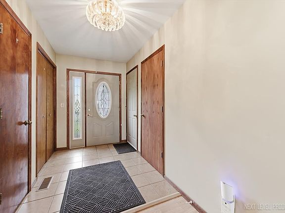 4th image of 1721 W Galena Blvd