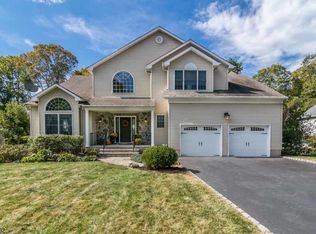 37 Marjaleen Dr, Randolph, NJ 07869