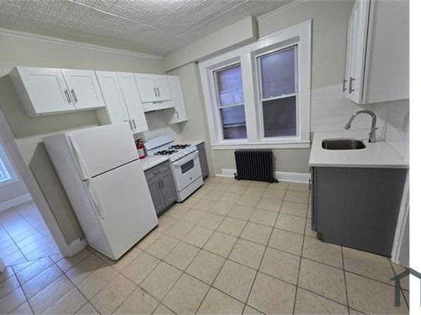 269 Spring St APT 3
