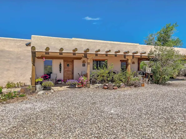 44 Valerio Norte Road, El Prado, NM 87529