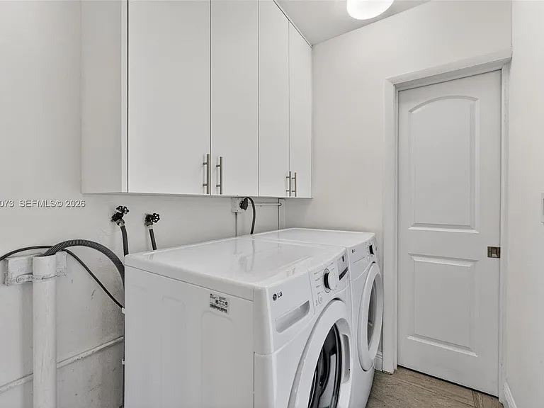 680 W 50th Pl — Photo 19