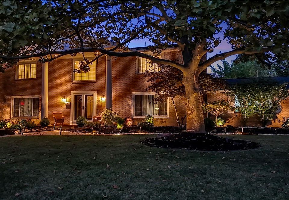 1st image of 373 Troy Del Way