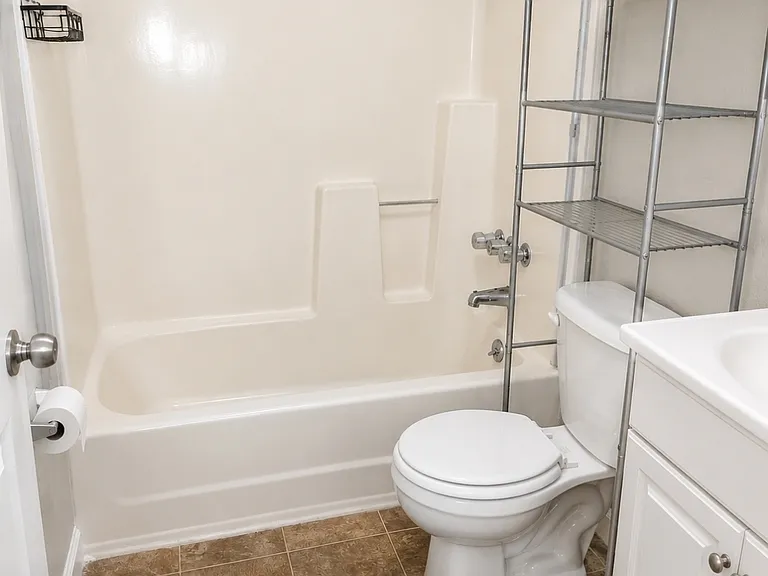 1645 Court Dr #7 — Photo 9