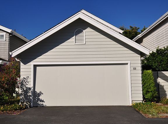 3rd image of 737 Newport Cir