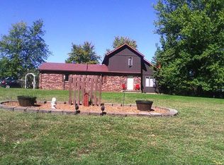 101 County Highway 16, Xenia, IL 62899