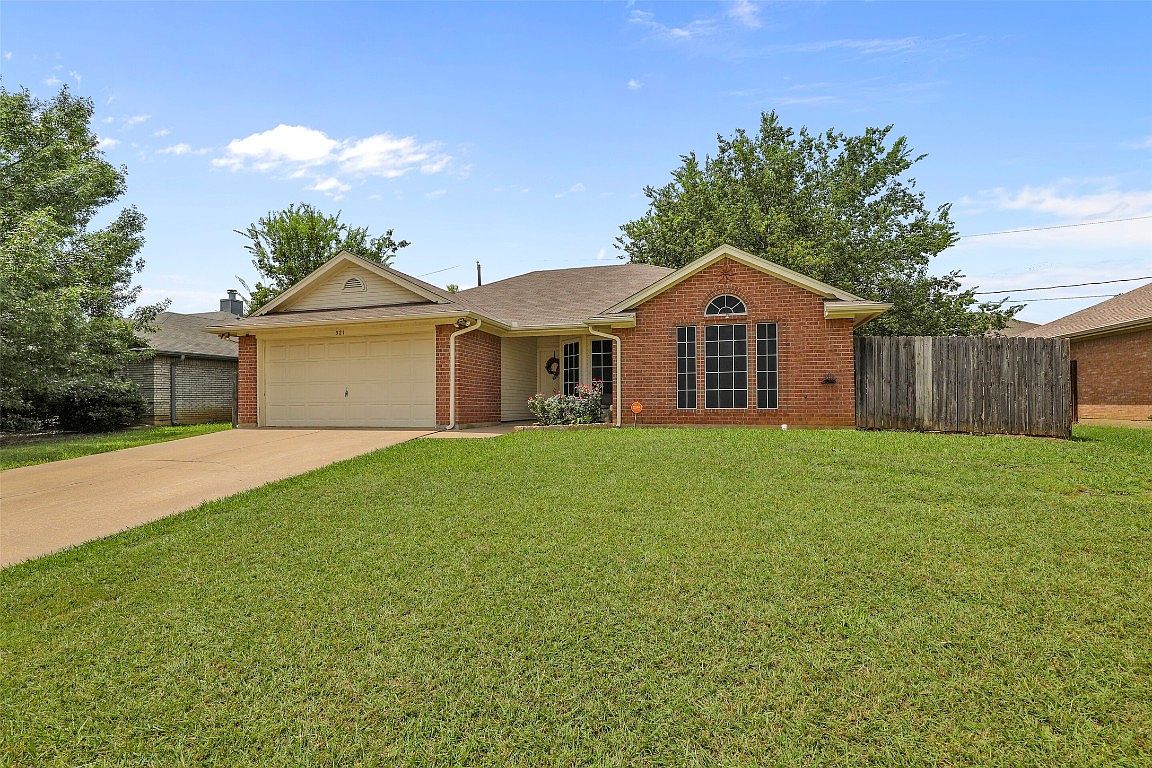 521 Arbor Ln, Burleson, TX 76028 Zillow