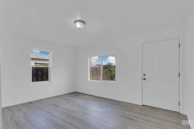 1233 Woodrow Ave #1233 — Photo 7