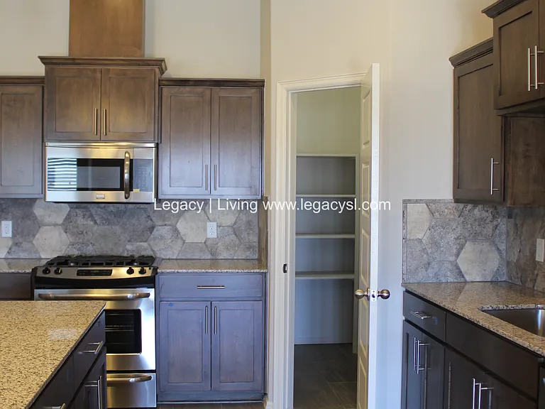 14734 S Urbana Ave — Photo 11