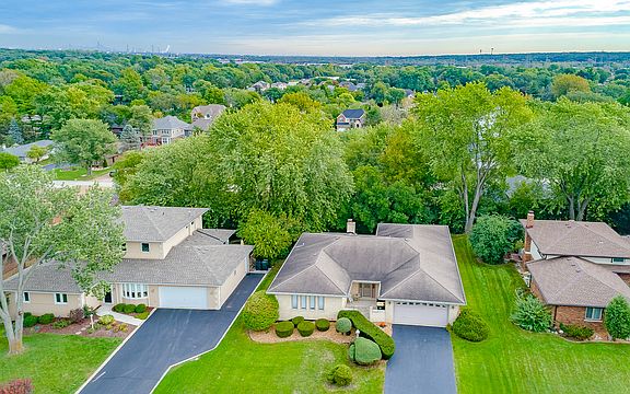 3rd image of 8142 Crestview Dr