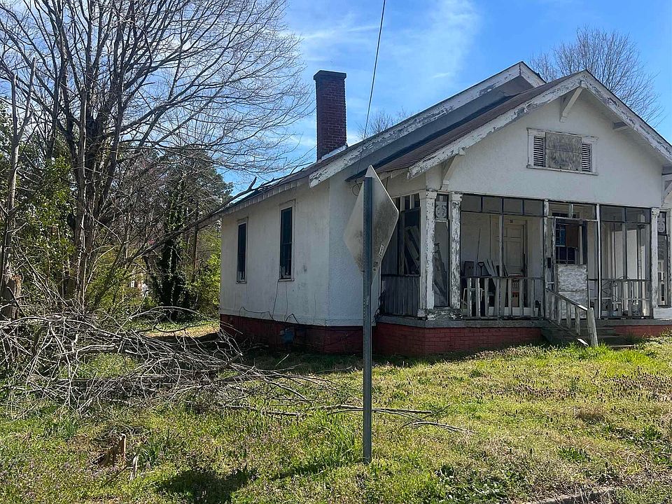 2nd image of 106 Oak St