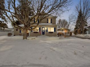 108 E Chestnut St, Morristown, MN 55052