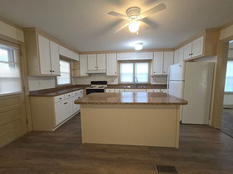 311 Moyton Ave — Photo 9