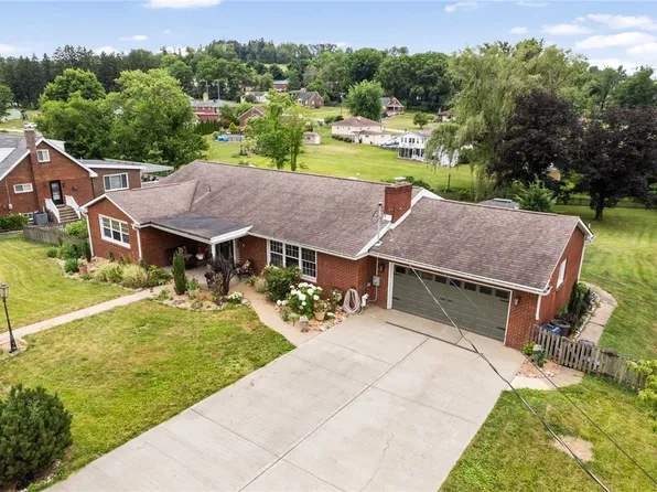 4 Marie Dr, Jeannette, PA 15644