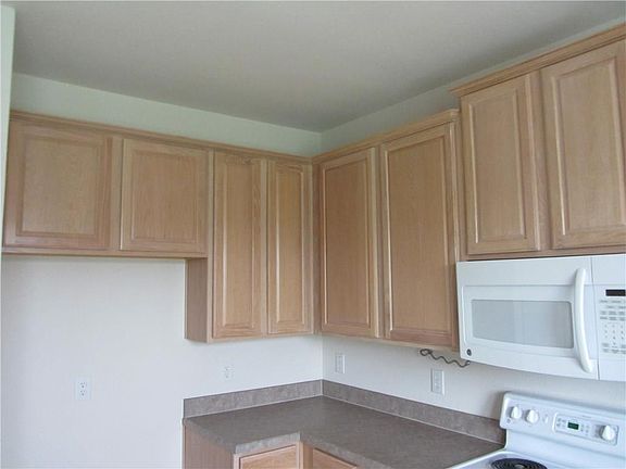 4th image of 3108 Kingsbrook Dr