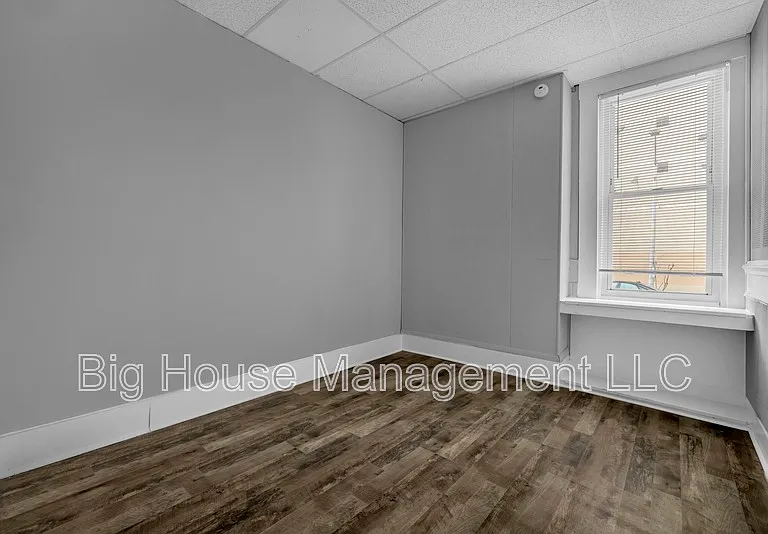 339 E 25th St #1 — Photo 19