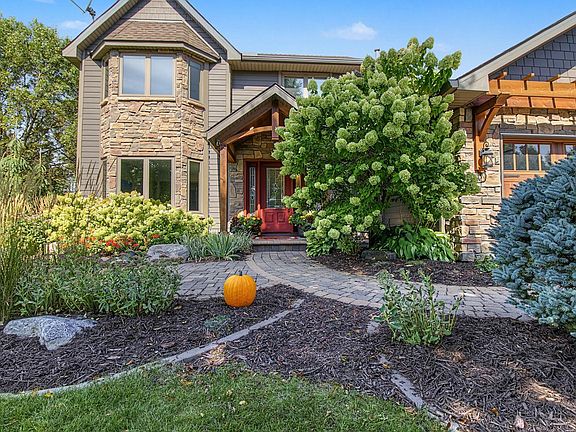 3rd image of 8610 Valley View Ct