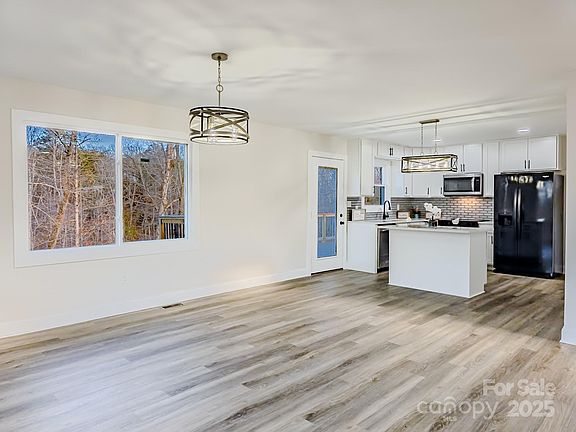 5th image of 238 Lincoln Dr