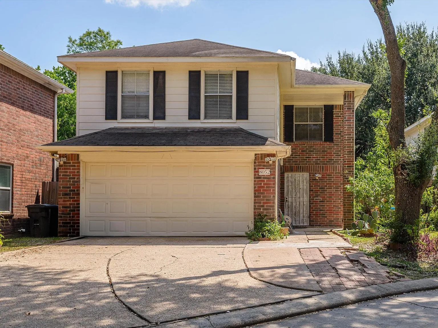 6 bed, 2.5 bath, 2484 sqft, $2,195 — Photo 1
