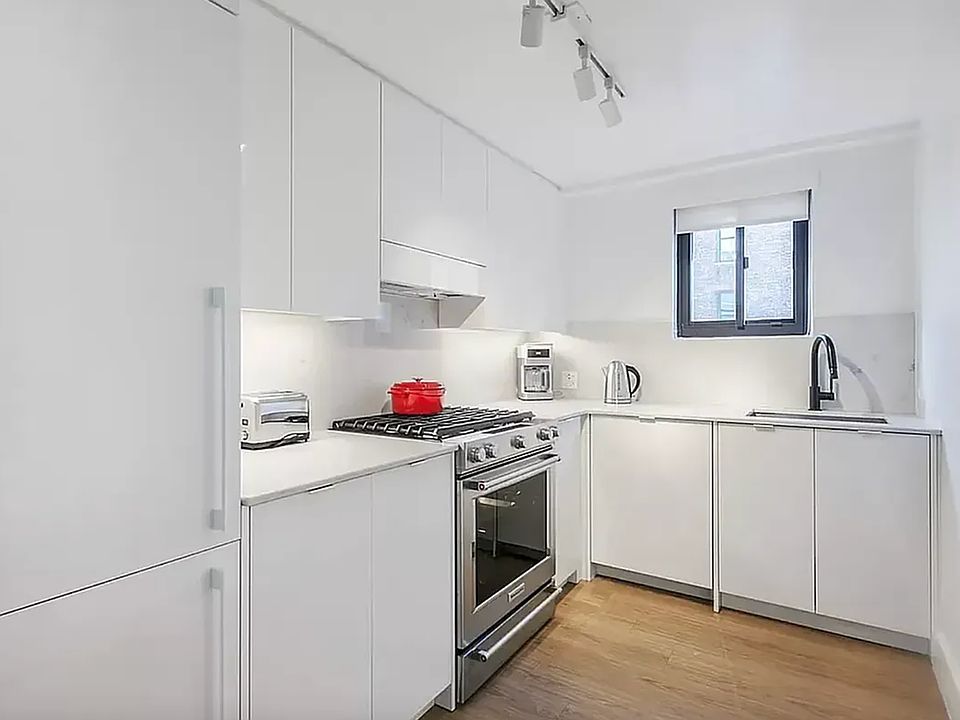 2nd image of 220 W 26th St APT 501