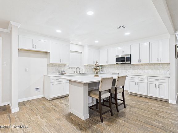 4th image of 513 Pecan St