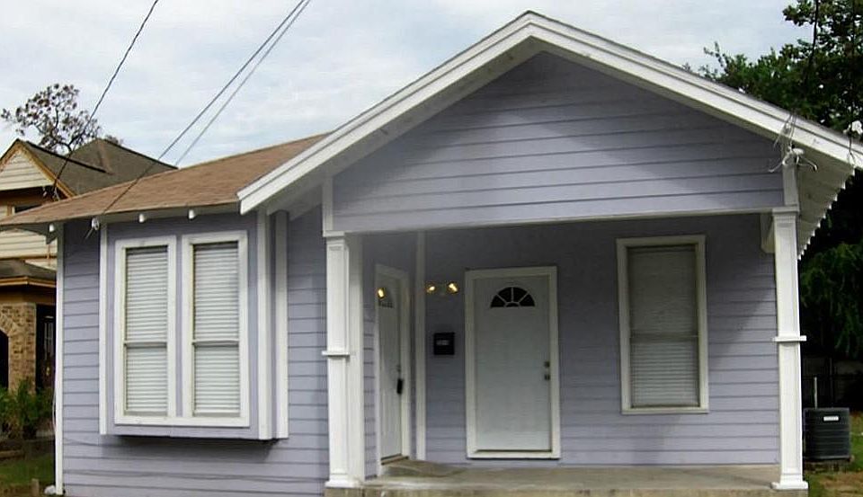Single family house with 2 front doors