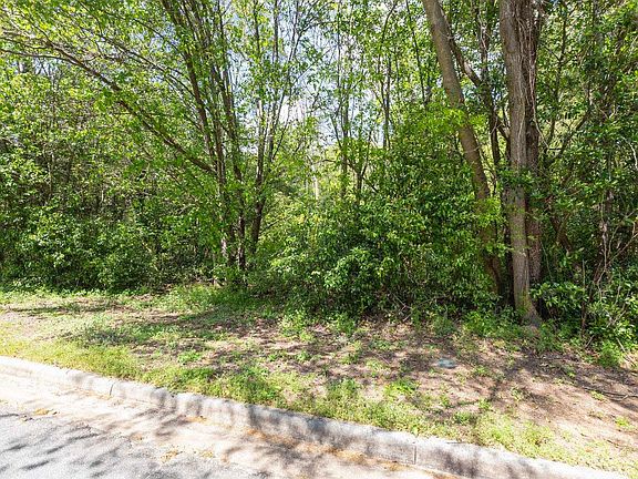 3rd image of 713 Pheasant Ridge Dr