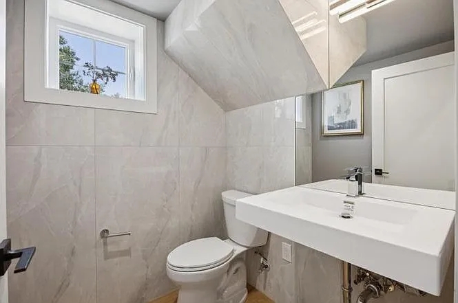 1/2 Bath