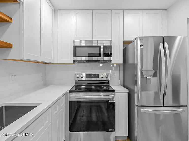 111 Columbia Dr — Photo 10