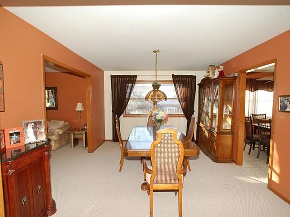 3rd image of 132 Haverhill Ln