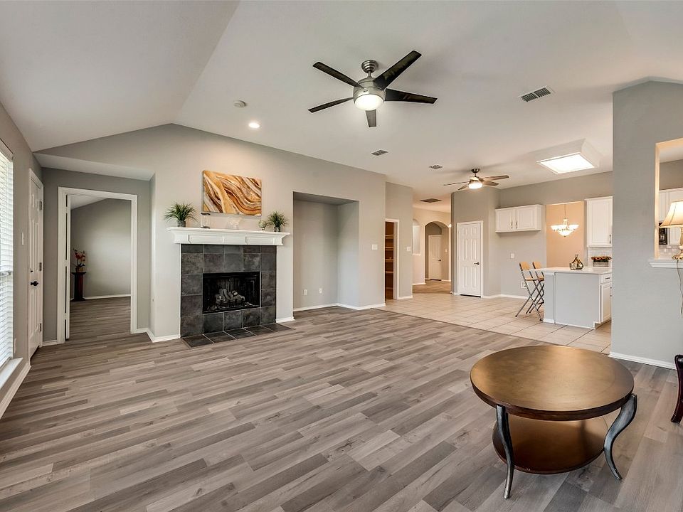 1st image of 1047 Hollow Creek Dr