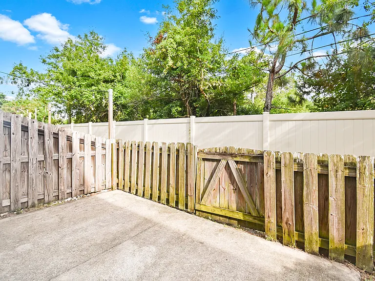 266 Moultrie Village Ln — Photo 37