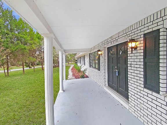 2nd image of 313 NE Humphrey Ct