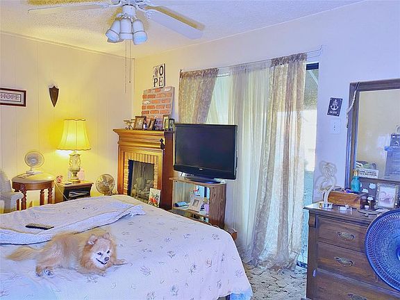 3rd image of 802 Courtenay Pl