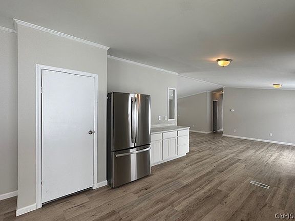 4th image of 841 Lake Como Rd