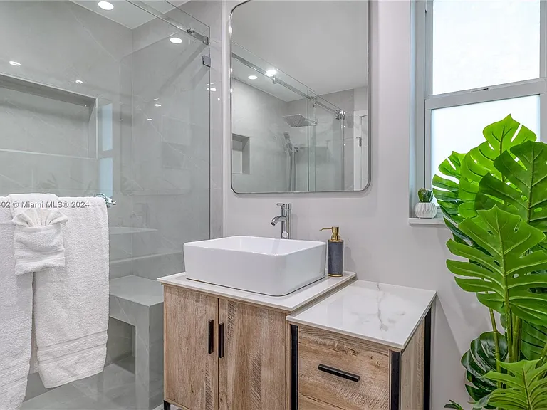 1575 Osprey Ave — Photo 32