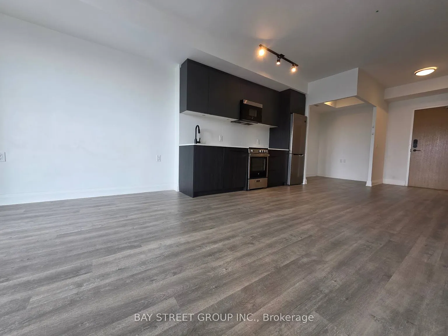 2 bed, $2,350 — Photo 4