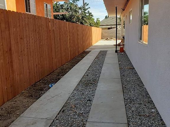 3rd image of 1702 W Jefferson Blvd