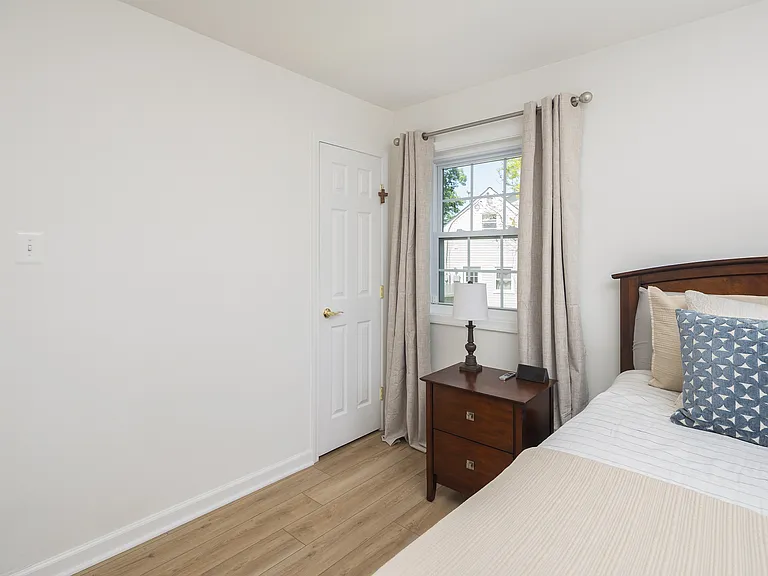 285 Manassas Dr — Photo 8
