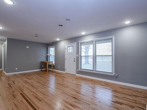 2nd image of 4015 Bardstown Rd