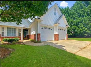 2 Cedar Rock Dr, Greer, SC 29650