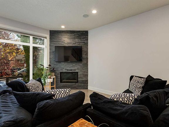 4th image of 306 S 12th Ave NE #1