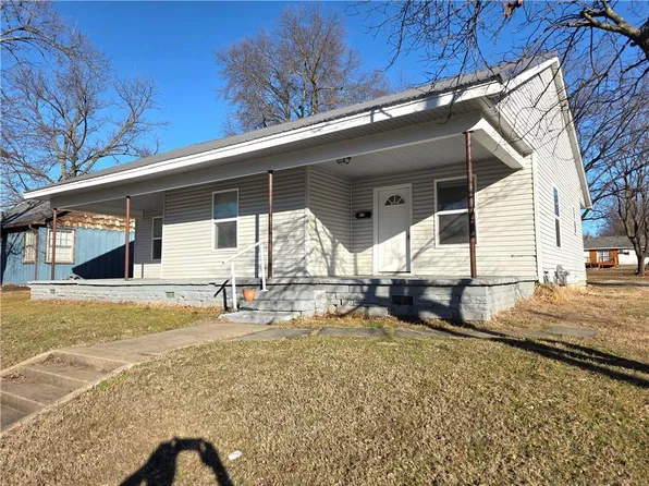 822 N Ash St, Nevada, MO 64772