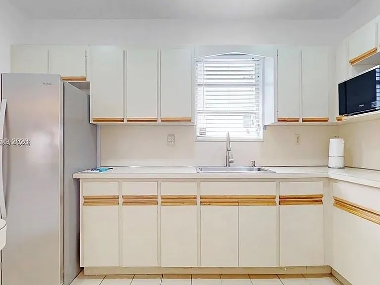3330 SW 2nd St — Photo 1