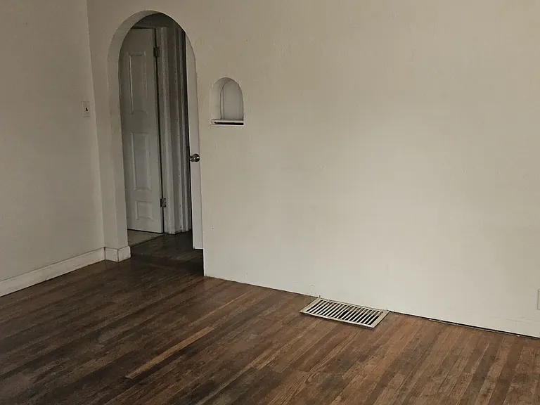802 Palmer Ave — Photo 2