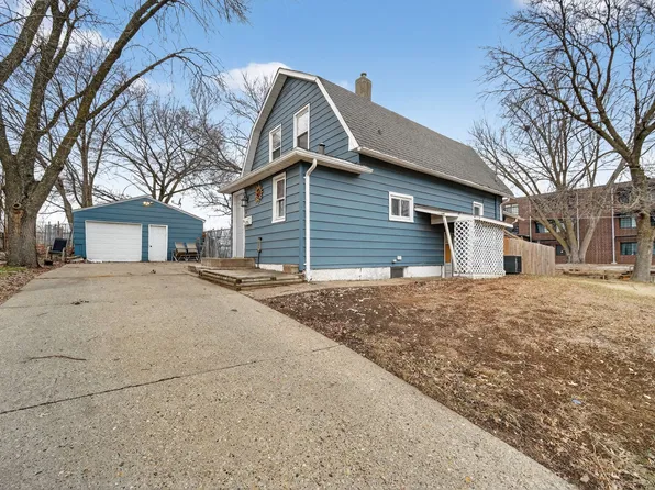 804 Lacona Ave, Des Moines, IA 50315