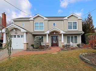 2069 Baldwin Ct, Merrick, NY 11566