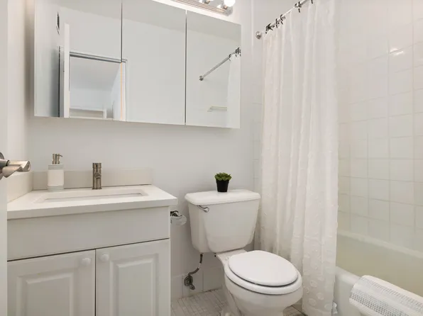 230 West 55th Street image 8 of 15