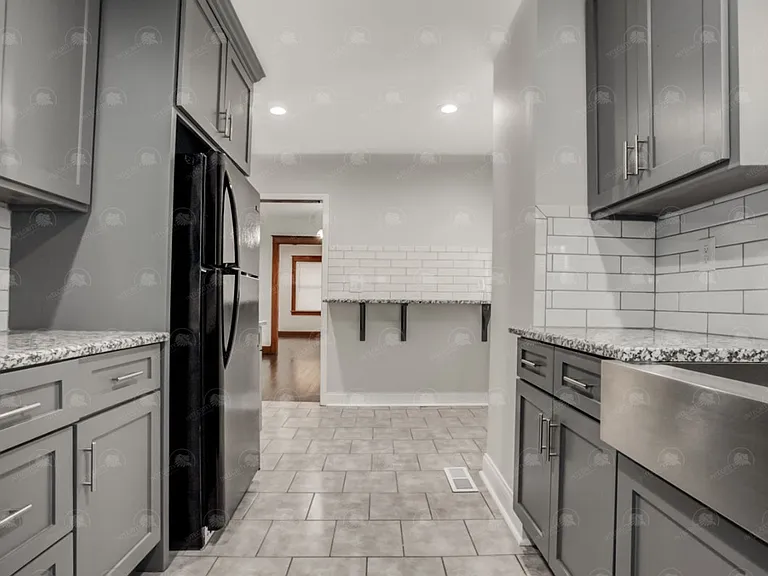 6627 Brooklyn Ave — Photo 4
