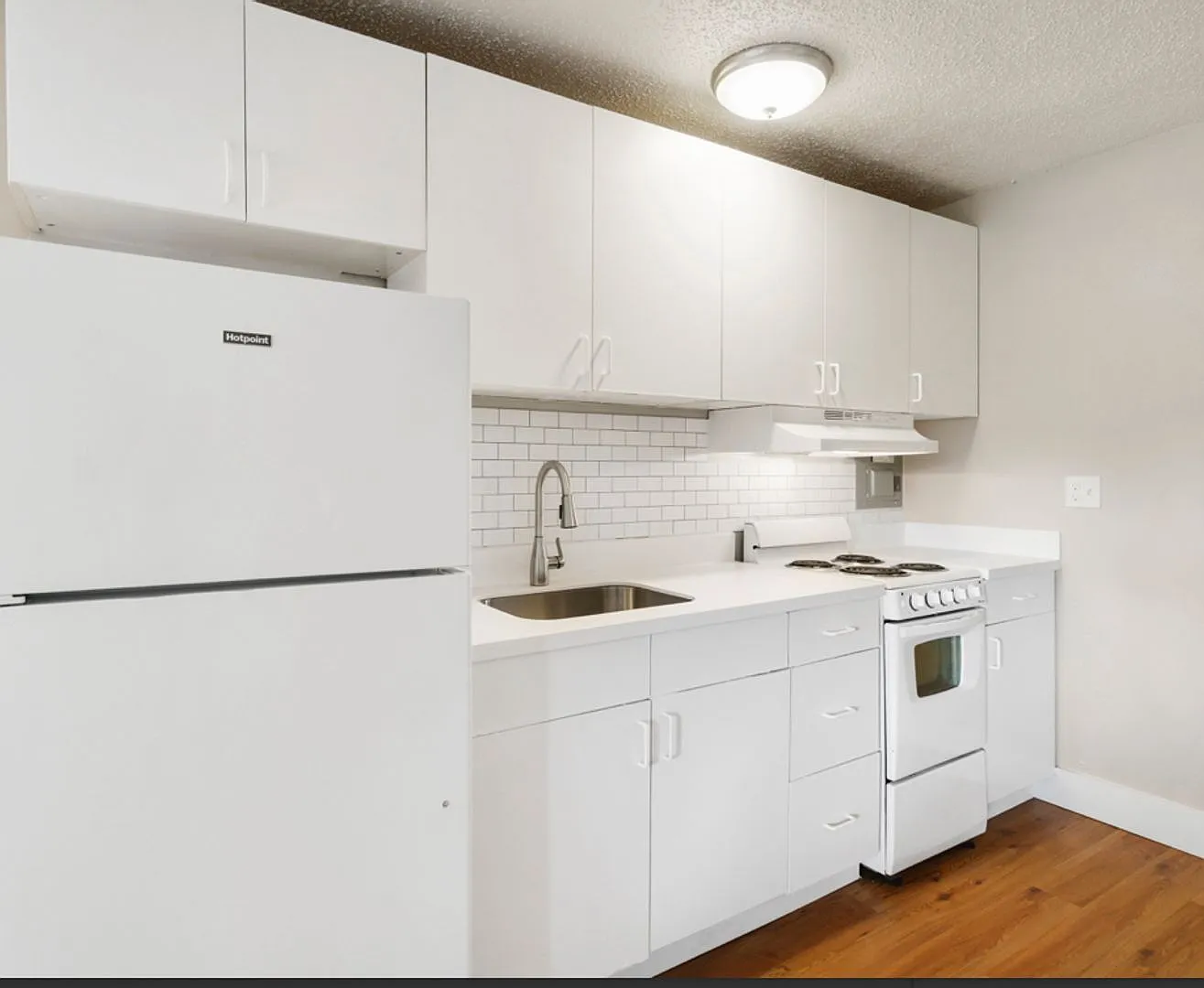 Lilly Apartments — Photo 3